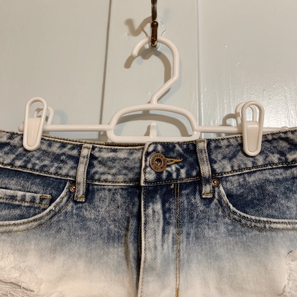 PacSun Women’s High Waited Denim Festival Shorts - Picture 3 of 3
